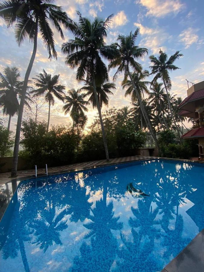 Ganesh Ayurveda Holiday Home Bed And Breakfast โกวาลัม ภายนอก รูปภาพ