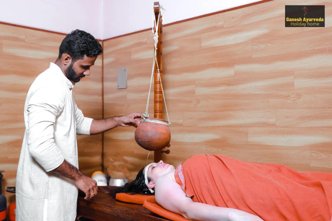 Ganesh Ayurveda Holiday Home Bed And Breakfast โกวาลัม ภายนอก รูปภาพ