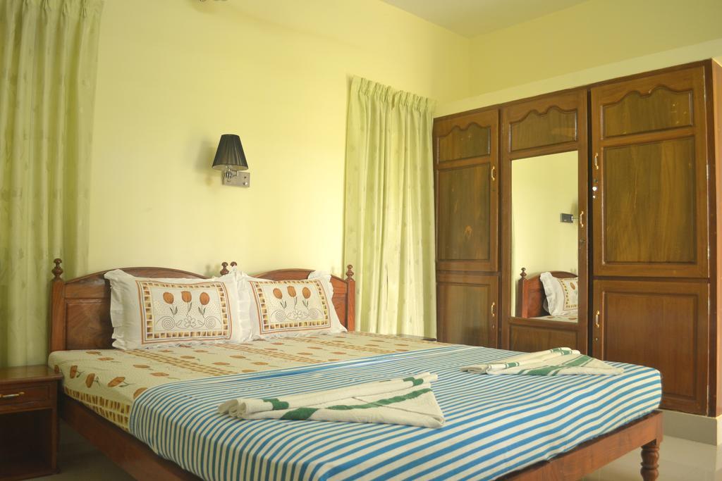 Ganesh Ayurveda Holiday Home Bed And Breakfast โกวาลัม ภายนอก รูปภาพ