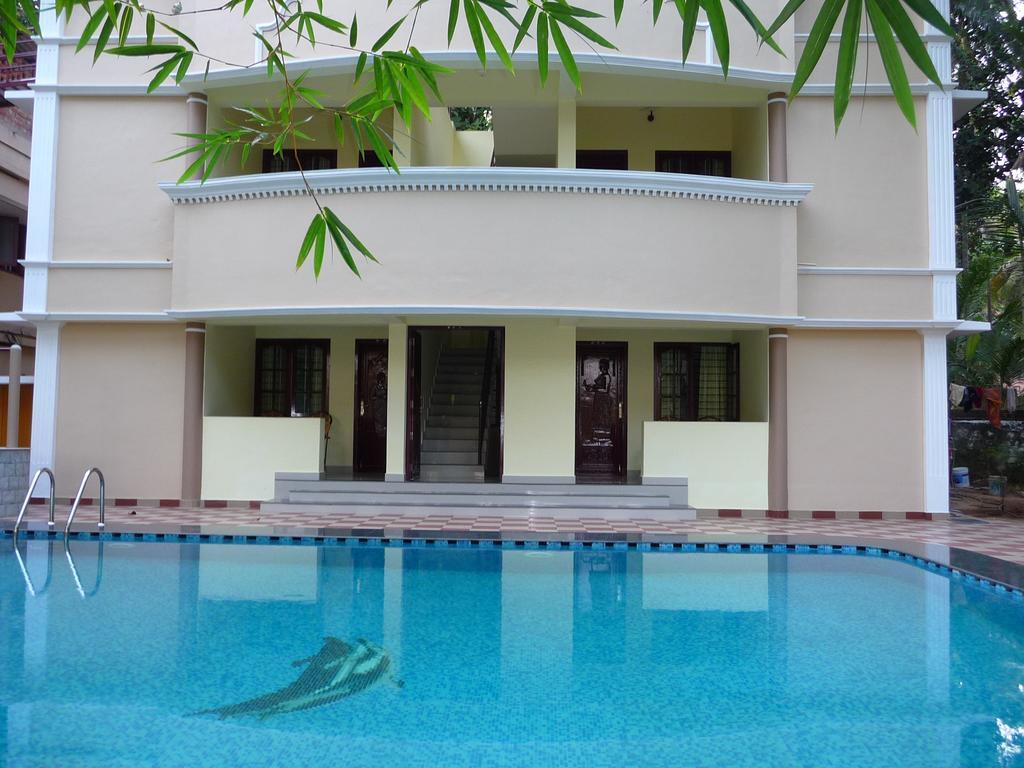 Ganesh Ayurveda Holiday Home Bed And Breakfast โกวาลัม ภายนอก รูปภาพ