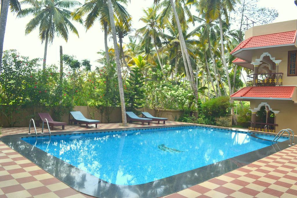 Ganesh Ayurveda Holiday Home Bed And Breakfast โกวาลัม ภายนอก รูปภาพ