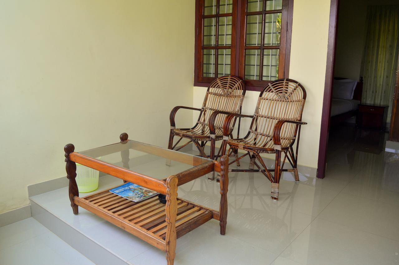 Ganesh Ayurveda Holiday Home Bed And Breakfast โกวาลัม ภายนอก รูปภาพ
