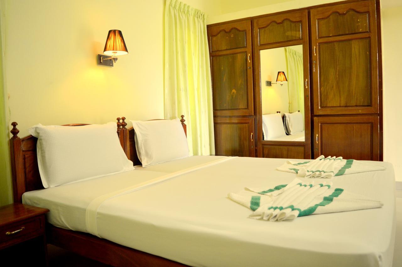 Ganesh Ayurveda Holiday Home Bed And Breakfast โกวาลัม ภายนอก รูปภาพ
