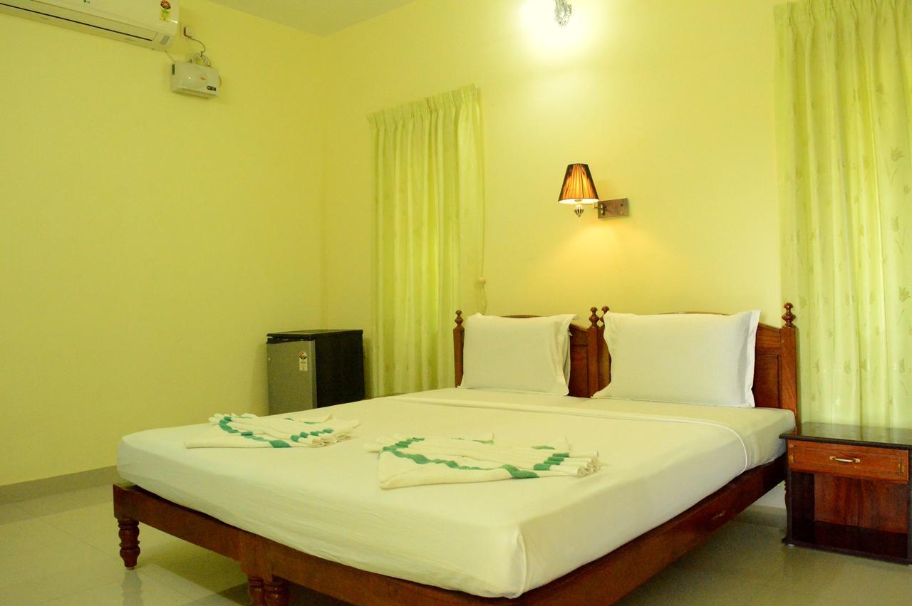 Ganesh Ayurveda Holiday Home Bed And Breakfast โกวาลัม ภายนอก รูปภาพ