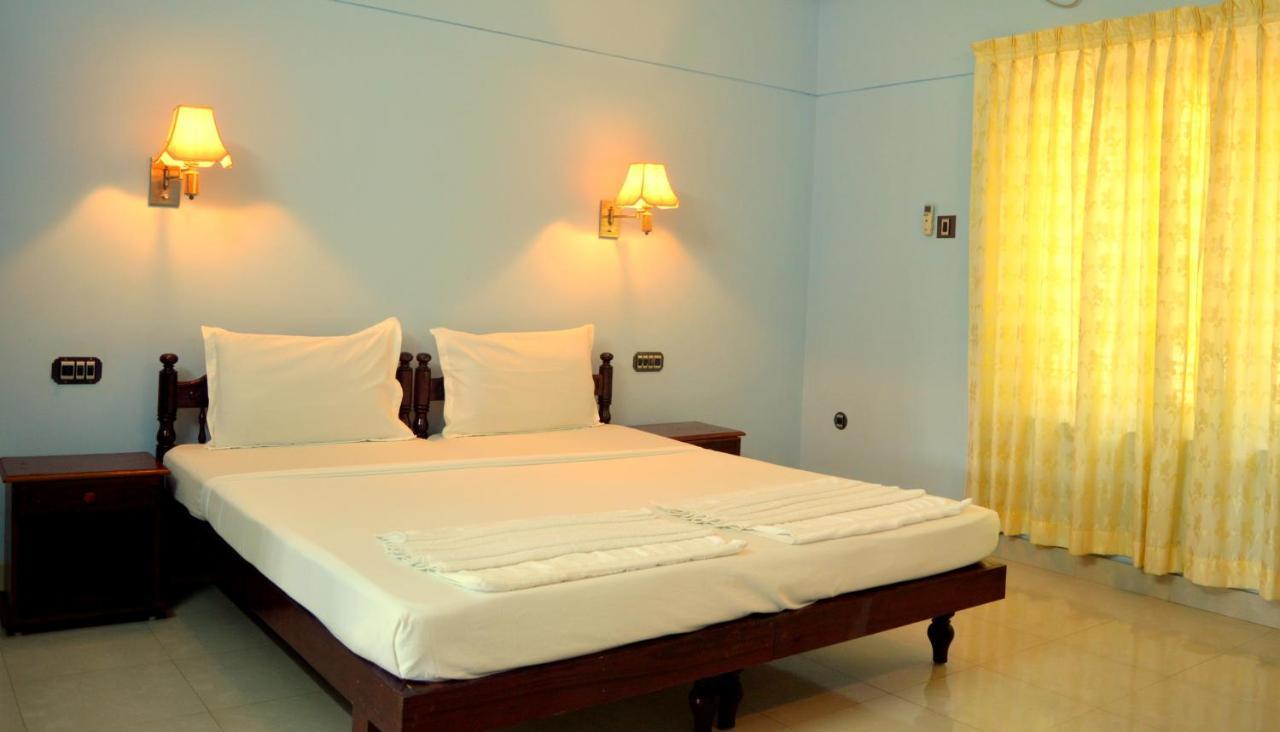 Ganesh Ayurveda Holiday Home Bed And Breakfast โกวาลัม ภายนอก รูปภาพ