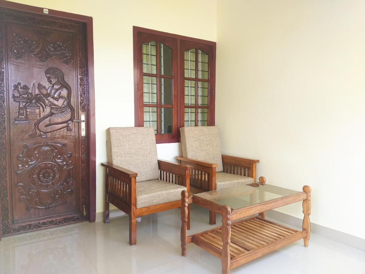 Ganesh Ayurveda Holiday Home Bed And Breakfast โกวาลัม ภายนอก รูปภาพ